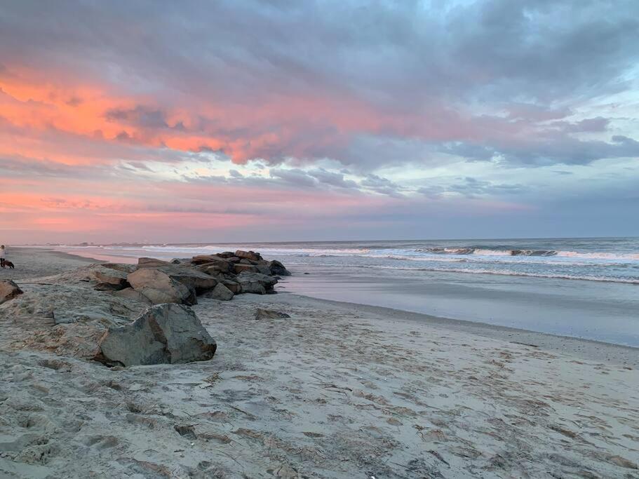 Beautiful Condo Sleeps 4- Only 2 Blocks From Beach Оушън Сити Екстериор снимка